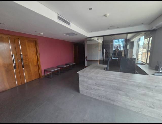 2,200M² WAREHOUSE FOR SALE IN SPRINGFIELD PARK